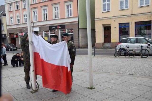 Wczoraj, z okazji obchodów Święta Flagi, na wągrowieckim Rynku uroczyście wciągnięto biało-czerwoną flagę