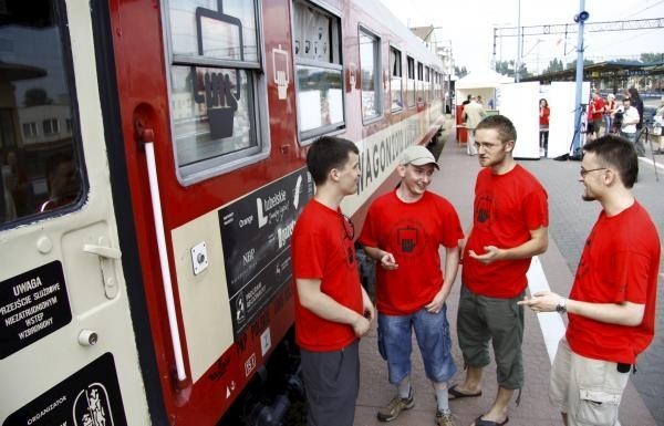 Wagon Pamięci stoi na rzeszowskim Dworcu