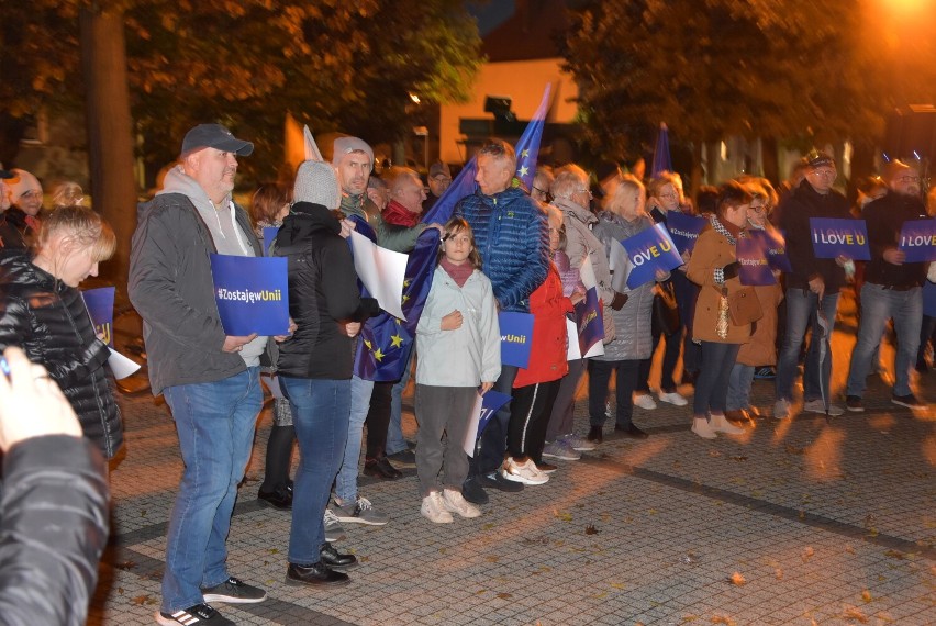 W Chodzieży, obok pomnika przy ul. Paderewskiego, odbyła się manifestacja. Protest dotyczył koncepcji "Polexitu"