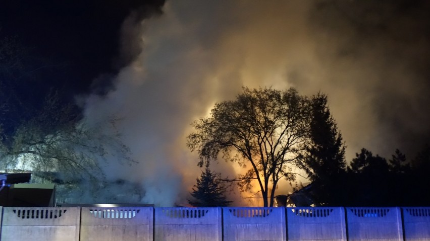 Pożar hali ze styropianem na ul. Obrzyckiej w Obornikach