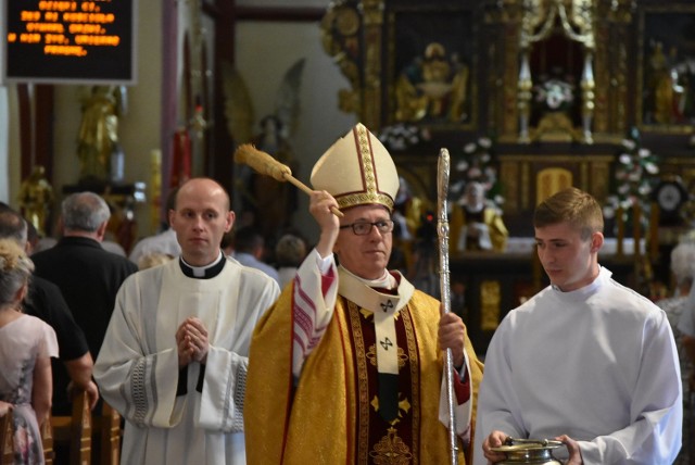 Poświęcenie ołtarza kościoła w Piekarach Śląskich