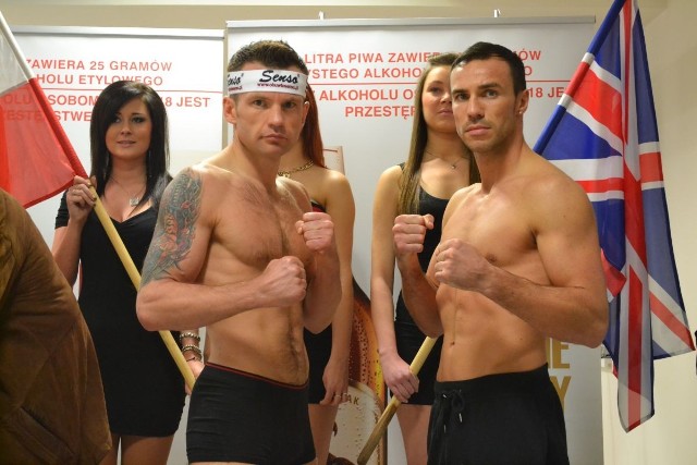 Damian Jonak i inni. Ważenie zawodników przed Wojak Boxing Night Jastrzębie, 22 listopada 2013.