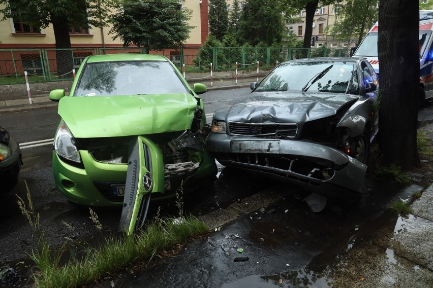 Wypadek na ulicy Jagiellońskiej w Legnicy [ZDJĘCIA]