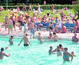 Obsceniczni chuligani na basenie w Piekarach Śląskich. Ratownicy nie reagowali!