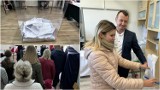 Wybory 2023. Dane o frekwencji w Tarnowie i regionie do południa. Zdarza się, że do głosowania trzeba stać w kolejce. Zdjęcia