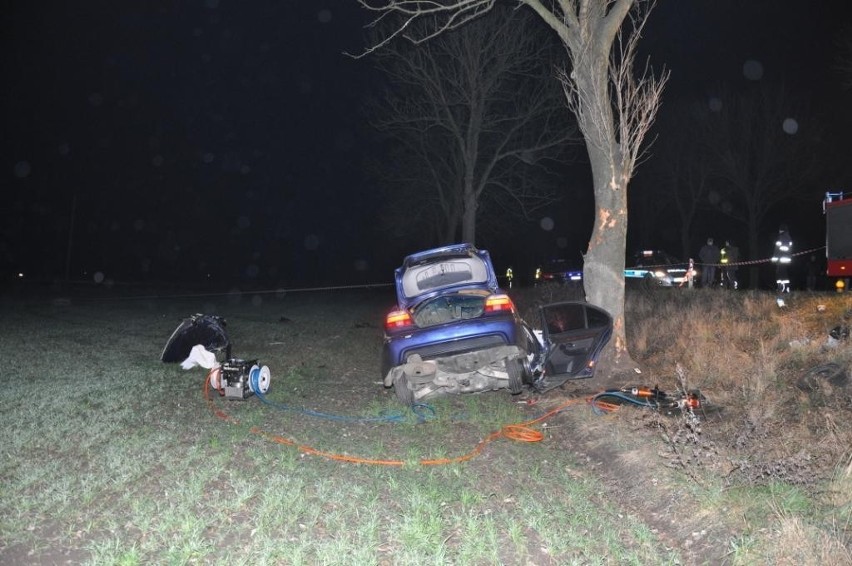 Tragiczny wypadek w Kłokocku w powiecie lipnowskim. Dwie młode osoby zginęły na miejscu [ZDJĘCIA]