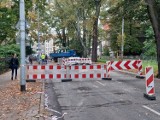 Ulica Wawrzyniaka w Szczecinie dalej zamknięta po wczorajszej awarii wodociągu. Trwają prace naprawcze