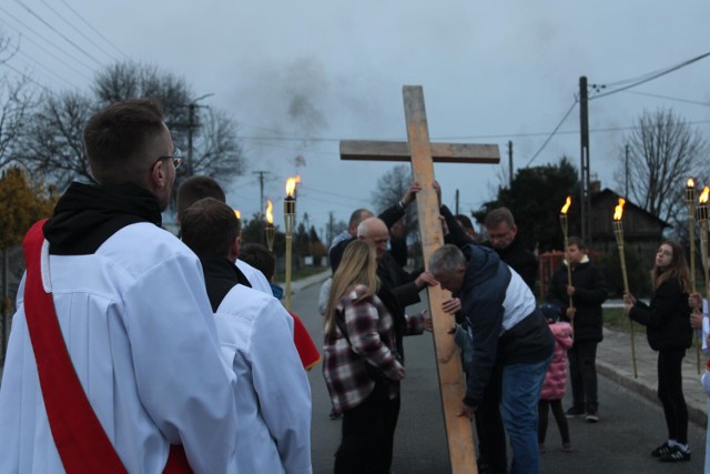 Droga Krzyżowa i Niedziela Palmowa w parafii w Praznie