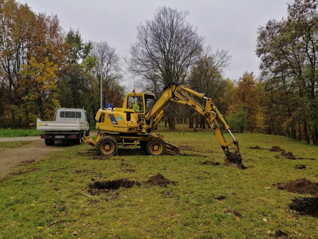 Nad zalewem przy ulicy Klonowej powstaje Park Kielczan.