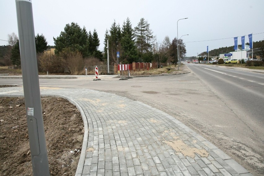 Wybudowali ulicę w Kielcach i postawili znak - zakaz ruchu. Tak jest od ponad dwóch miesięcy. Zobaczcie zdjęcia 