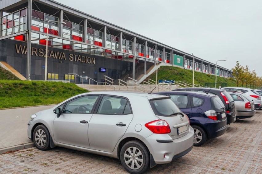 Zmiany na P+R Warszawa Stadion. W lutym parkowanie przy stacji kolejowej SKM jest płatne