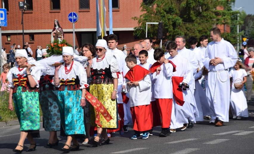 Procesja Bożego Ciała w parafii św. Jadwigi w Tychach