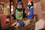 Wystawa szopek i ozdób bożonarodzeniowych w muzeum w Ochli