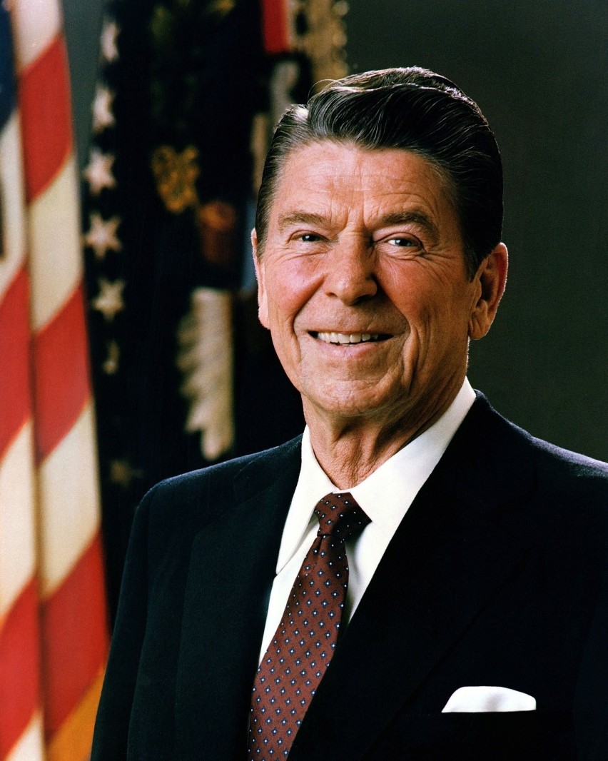 Amerykański prezydent Ronald Reagan przyczynił się do...