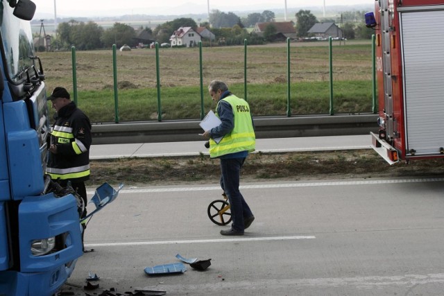 Śmiertelny wypadek auta ciężarowego i motocyklisty na A4, zdjęcie ilustracyjne