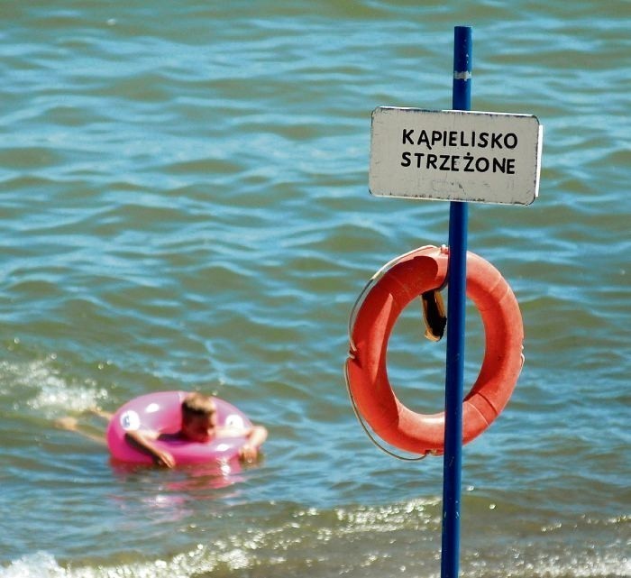 ZŁOTÓW - 16-latek utopił się na strzeżonej plaży, ale bez ratowników. ZDJĘCIA