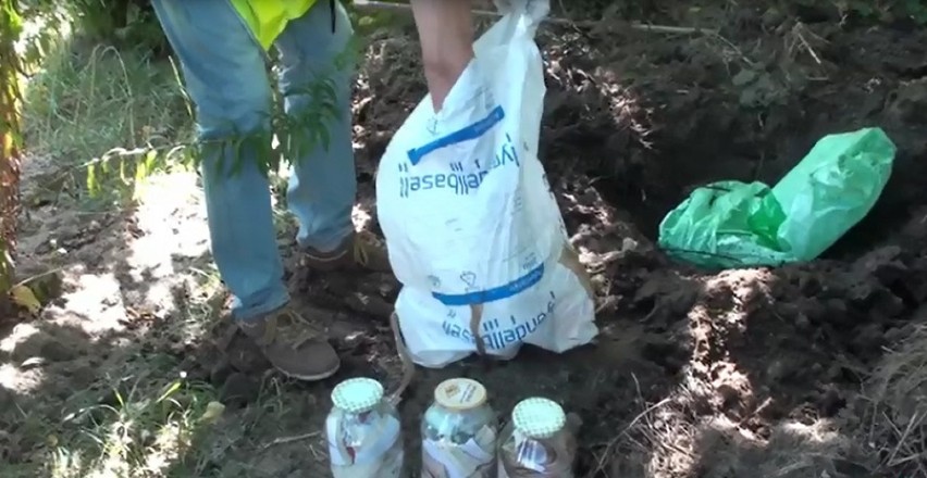 Konwojent ukradł pieniądze. Poleciał na wakacje, a resztę zakopał w ogródku 