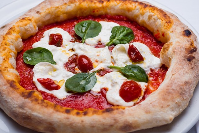 Gdzie na najlepszą pizzę w Legnicy? Sprawdzamy opinie gości! ---->>>
