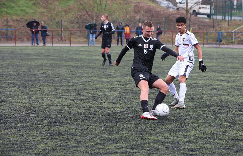 FASE Szczecin (czarne stroje) - Pogoń Szczecin 0:1 w...