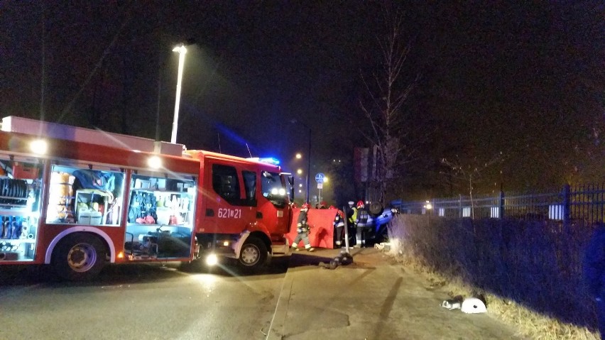 Wypadek w Świętochłowicach: Kierowca zmarł na miejscu, pasażer jest w szpitalu. Obaj z Rudy Śląskiej
