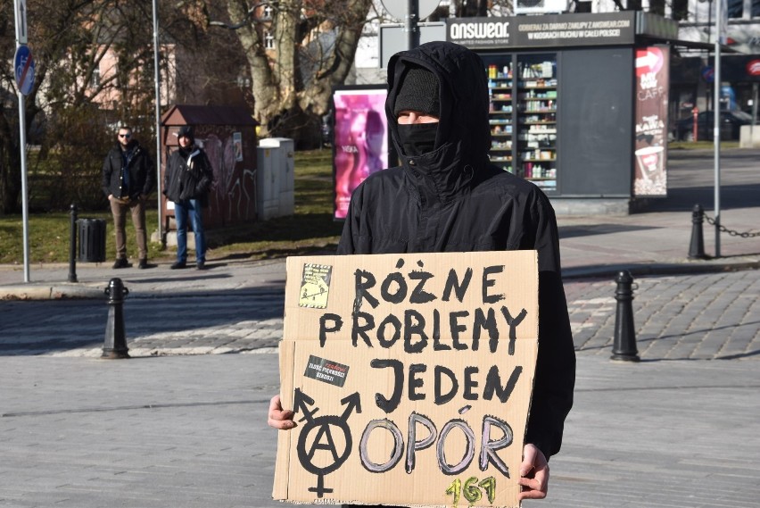 Protesty przeciwko lex Czarnek odbyły się w niedzielę niemal...