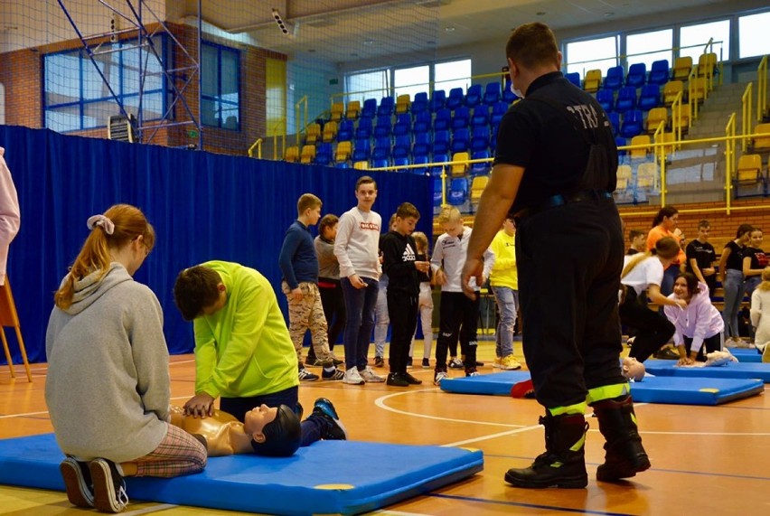 Szkoła Podstawowa w Gołuchowie włączyła się w akcję bicia rekordu udzielania pierwszej pomocy