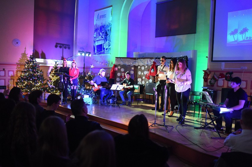 Świąteczny koncert w ZSE w Lesznie