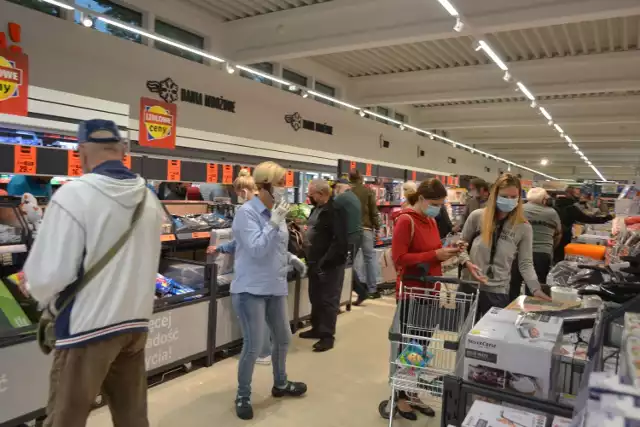 W Mysłowicach 16 lipca otwarto nowego Lidla. Na klientów czeka sporo promocji. 

Zobacz kolejne zdjęcia. Przesuń zdjęcia w prawo - wciśnij strzałkę lub przycisk NASTĘPNE