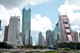 Dwóch śmiałków wdrapało się na chiński drapacz chmur. Budynek w Shenzhen będzie drugim wysokościowcem świata (wideo)