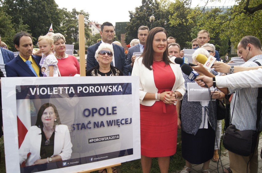 Violetta Porowska pokazała swoje hasło wyborcze. I zaatakowała prezydenta Arkadiusza Wiśniewskiego [WIDEO]