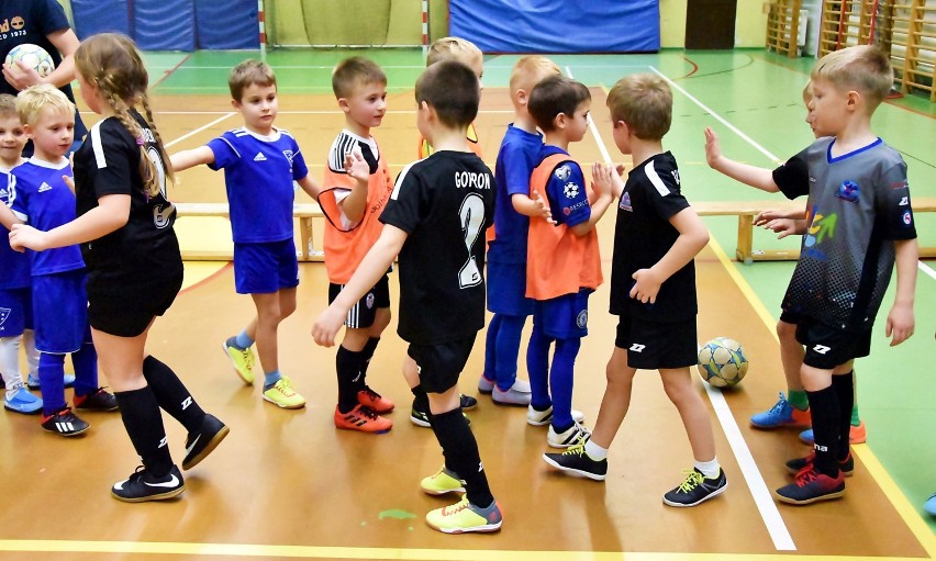 Skrzaty dwóch pilskich akademii piłkarskich, Soccer Stars i Football Academy, rozegrały sparingi. Zobaczcie zdjęcia