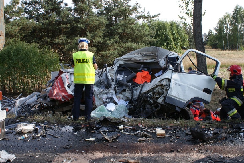 Tragiczny wypadek drogowy na starej ósemce w Wieruszowie. Nie żyje 31-letni mężczyzna[ZDJĘCIA]