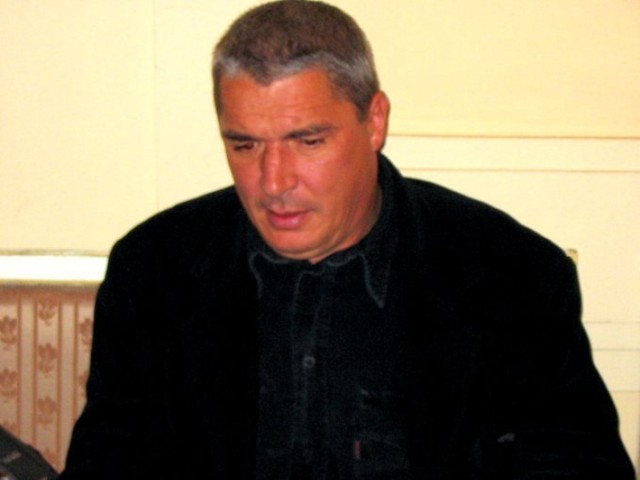 Andrzej Stasiuk; http://commons.wikimedia.org/wiki/Image:Stasiuk1.jpg