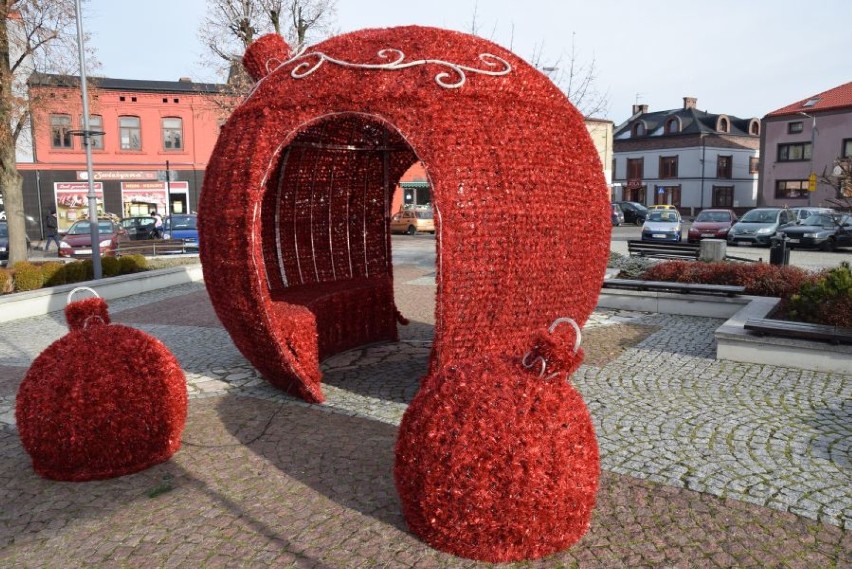 Rynek w Koziegłowach już przygotowany na święta Bożego Narodzenia. Jak Wam się podoba? [ZDJĘCIA]