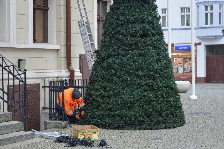 W Świebodzinie pojawiły się tegoroczne ozdoby. Jeszcze nie...