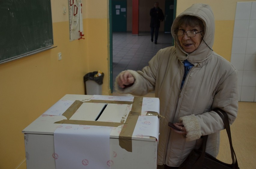 Wybory samorządowe 2014 w Bełchatowie. Mieszkańcy wybierają prezydenta w drugiej turze [ZDJĘCIA]