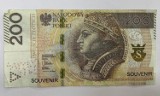 Ostrów Mazowiecka. Mężczyzna zapłacił w sklepie pamiątkowym banknotem. Grozi mu do 8 lat więzienia