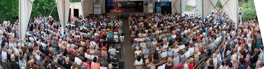 Michał Kwiatkowski na Scenie Letniej Teatru Osterwy śpiewał...