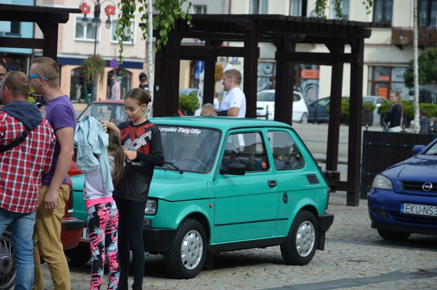 Ruszył Rajd Klasyków ulicami Skierniewic i Rawy Mazowieckiej