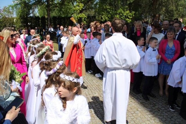 Pierwsza Komunia Święta w parafii Matki Odkupiciela w Ostrowcu Świętokrzyskim