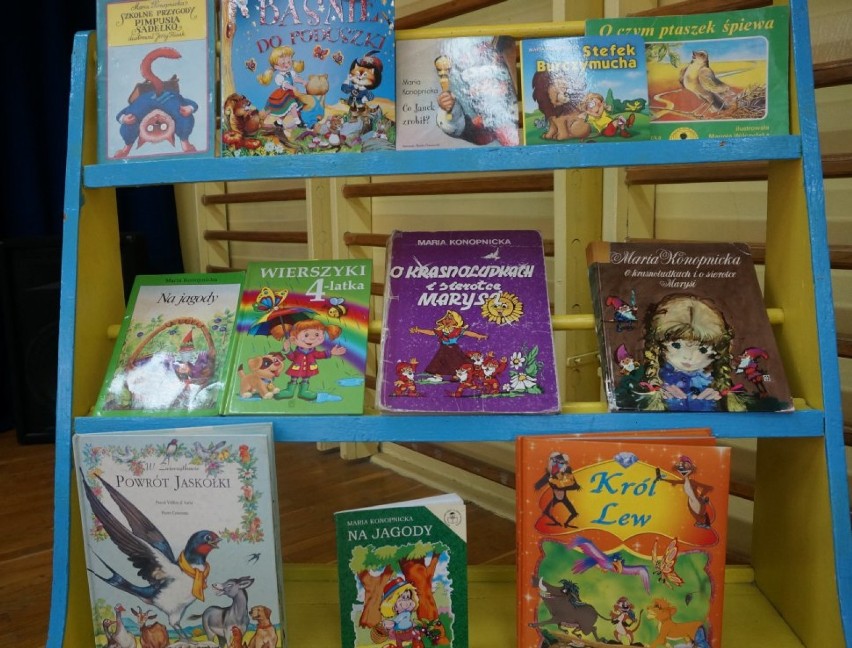 Myszków Policja: Dzielnicowy czytał dzieciom w ramach akcji Cała Polska Czyta Dzieciom [ZDJĘCIA]