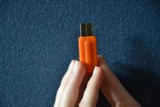 Co byś zrobił, gdybyś znalazł na ulicy pendrive? Wyniki eksperymentu amerykańskich naukowców są niepokojące