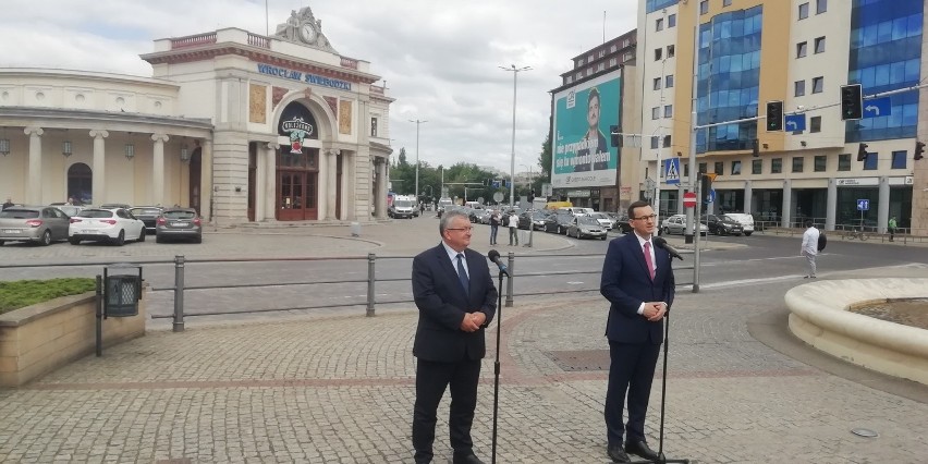 Pociągi wrócą na Dworzec Świebodzki - ogłosił premier Morawiecki