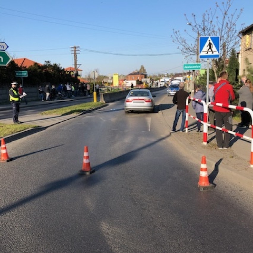 Wypadek w Brzeszczach. Kierowca pod wpływem narkotyków potrącił pieszego na pasach