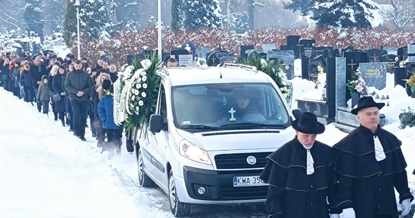 Uroczystości pogrzebowe 14-letniej Natalki na cmentarzu w...