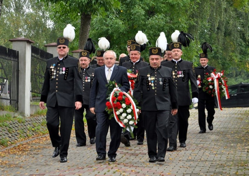 Porozumienie Jastrzębskie. Kwiaty na grobie Jarosława...