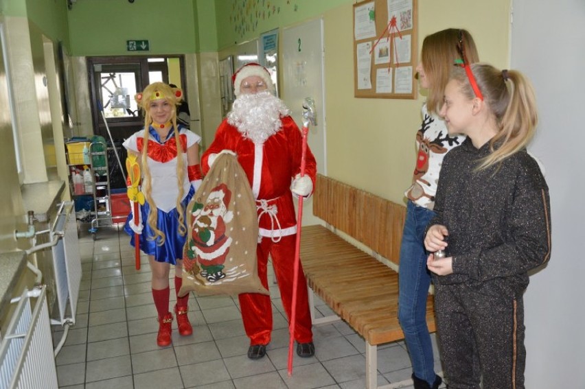 „Gwiazdki z Szóstki” u dzieci w szpitalu [zdjęcia, wideo]