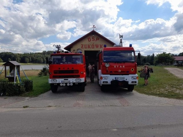 Na sprzedaż wystawiony został wóz bojowy z OSP w Żukówku - na zdjęciu ten z lewej