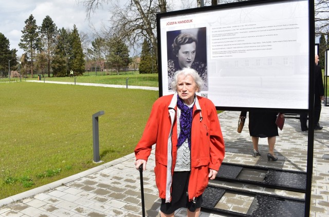 Józefa Handzlik jest jednym z nielicznych już żyjących świadków historii pomocy udzielanej przez mieszkańców ziemi oświęcimskiej więźniom KL Auschwitz