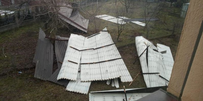 Zerwany dach na jednym z domów
